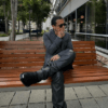 «Parece abuelita» Christian Nodal posa con lujoso look de Dior y se lleva burlas por ello