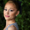 Ariana Grande regala juguetes a niños hospitalizados en Manchester