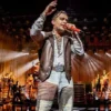 Christian Nodal cumple el sueño de un fan y su gesto se vuelve viral