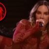 Ángela Aguilar abandona su asiento durante la actuación de Belinda en Premios Lo Nuestro