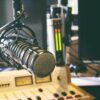 La radio: un siglo de conexión y resiliencia en la era digital