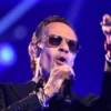 Marc Anthony se enojó con uno de sus fans porque le lanzó una botella en su concierto en Colombia