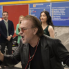 Bono y The Edge de U2 ofrecen concierto inesperado en el metro de Madrid