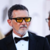 Critican el ingles de Antonio Banderas tras la evaluación de un profesor reconocido