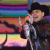 Acusan a Christian Nodal de coquetear con una fan en un concierto