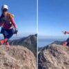 Tiktoker cae a un barranco mientras posaba para una fotografía