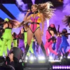 ¡Jennifer Lopez sufre fuerte caída durante su ensayo para la presentación en los American Music Awards 2025!