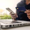 Reestablecen las compras por internet y pagos en el exterior con tarjetas de débito y crédito