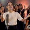 Julieta Venegas estrena ‘La niña futbolista’: “Las mujeres de hoy todo pueden ser, pueden meter un gol, pueden meter 100″