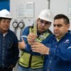 YPFB transparenta controles de calidad y mototaxistas verifican análisis de gasolina en laboratorios de Palmasola