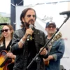 Ringo Starr no ha envejecido ni un ápice al celebrar su 86º cumpleaños junto a su esposa y amigos famosos