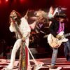 Tras haber cancelado su gira de despedida por los problemas de salud de Steven Tyler, Aerosmith confirma que volverá a dar conciertos.