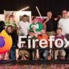 El espíritu de internet de la primera década de los 2000 regresa con fuerza: Mozilla Firefox ha logrado reunir a los íconos clásicos de YouTube para protagonizar su más reciente campaña publicitaria.